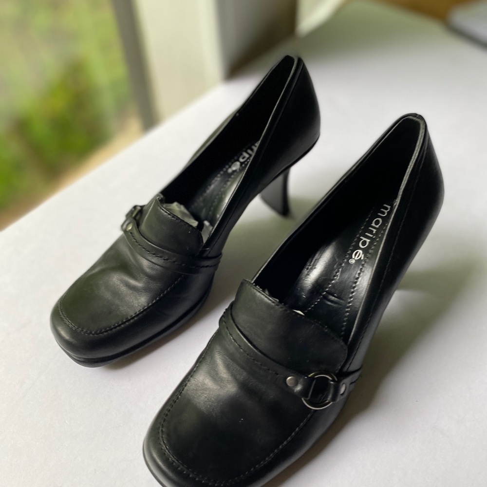 Maripe’ Women’s Glove-Soft Leather with strap silver-tone ring accent Heels.  6